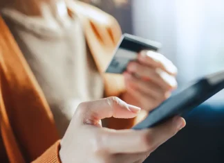 What are crypto payment gateways and how do they work?